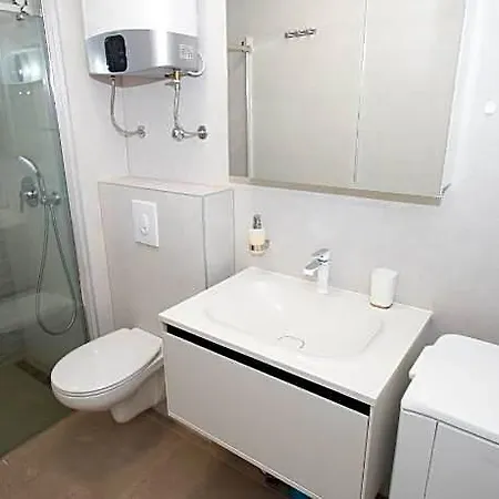 Brand New Vano Hotell
